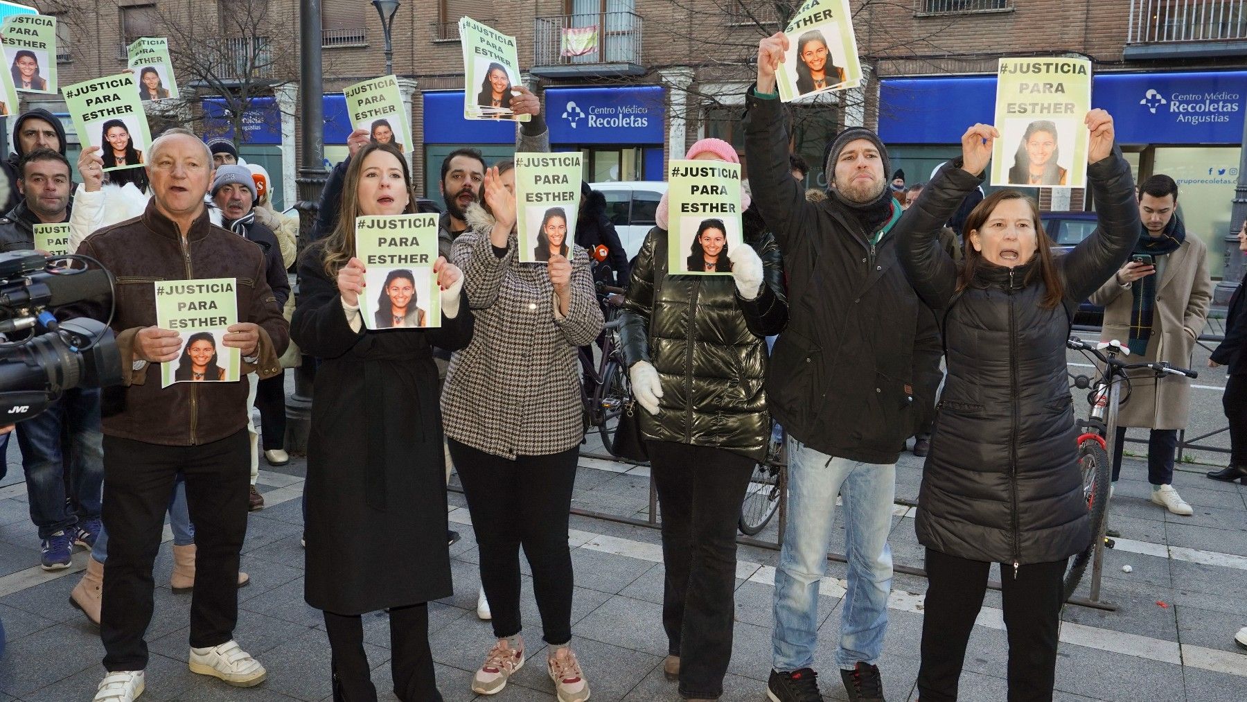 Manifestación frente a los juzgados para pedir justicia por Esther López (1)