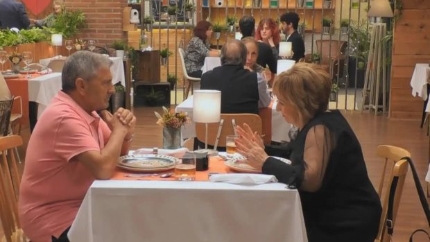 Mari Carmen y Pablo en 'First Dates'.