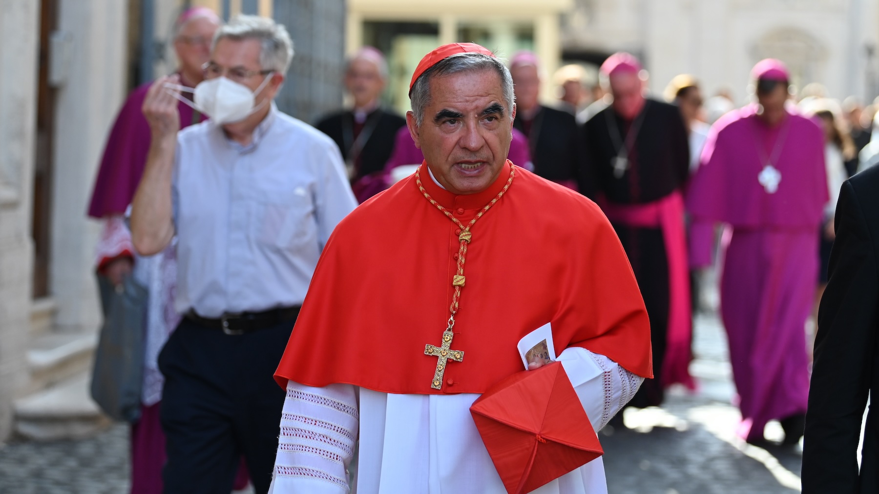 Angelo Becciu, cardenal condenado por fraude financiero.