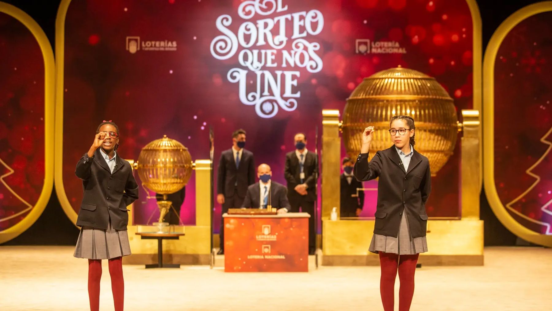 Niñas de San Ildefonso en el Sorteo de Navidad.