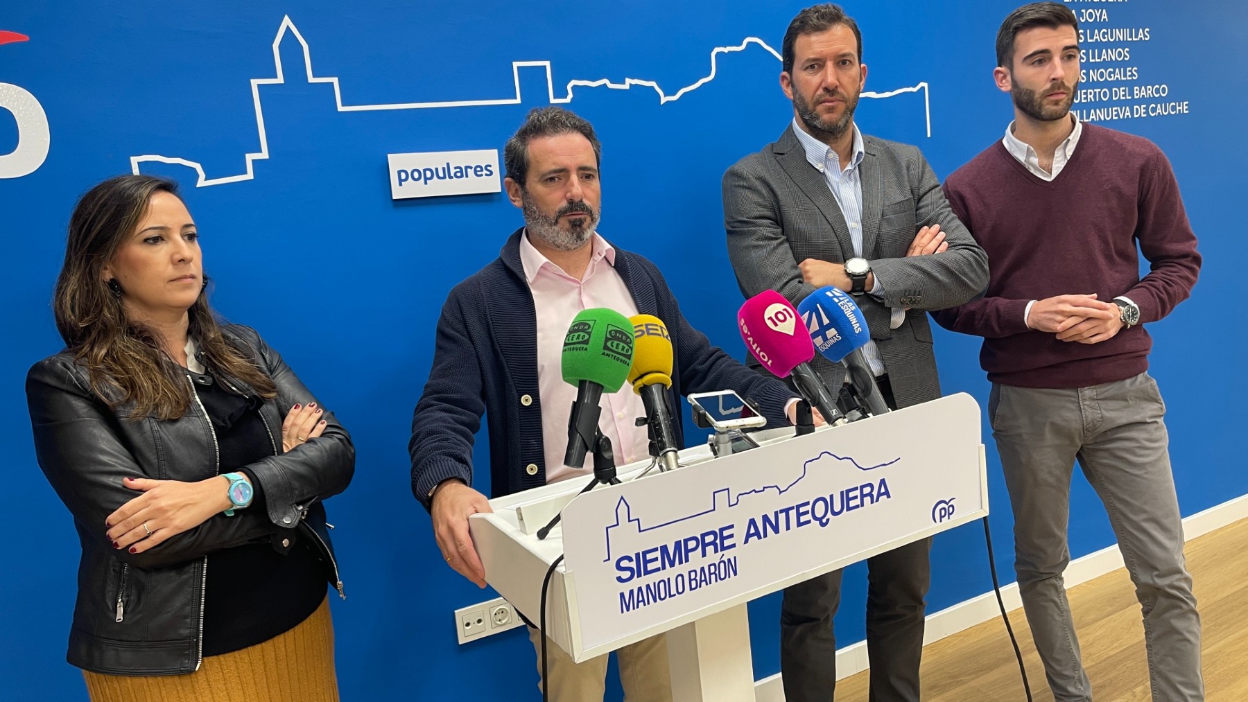 El secretario general del PP de Málaga, José Ramón Carmona, en rueda de prensa.