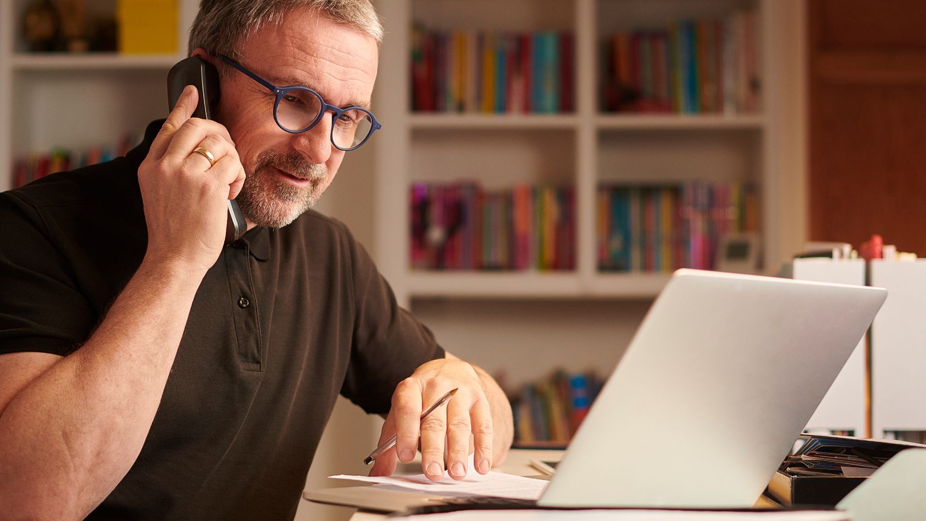 Más de 60.000 euros de sueldo por hablar en español: las ofertas de teletrabajo que necesitan en Estados Unidos