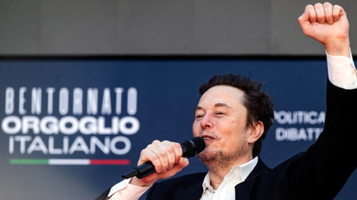 Elon Musk en un momento de su intervención en el foro italiano de Meloni (Foto EFE)