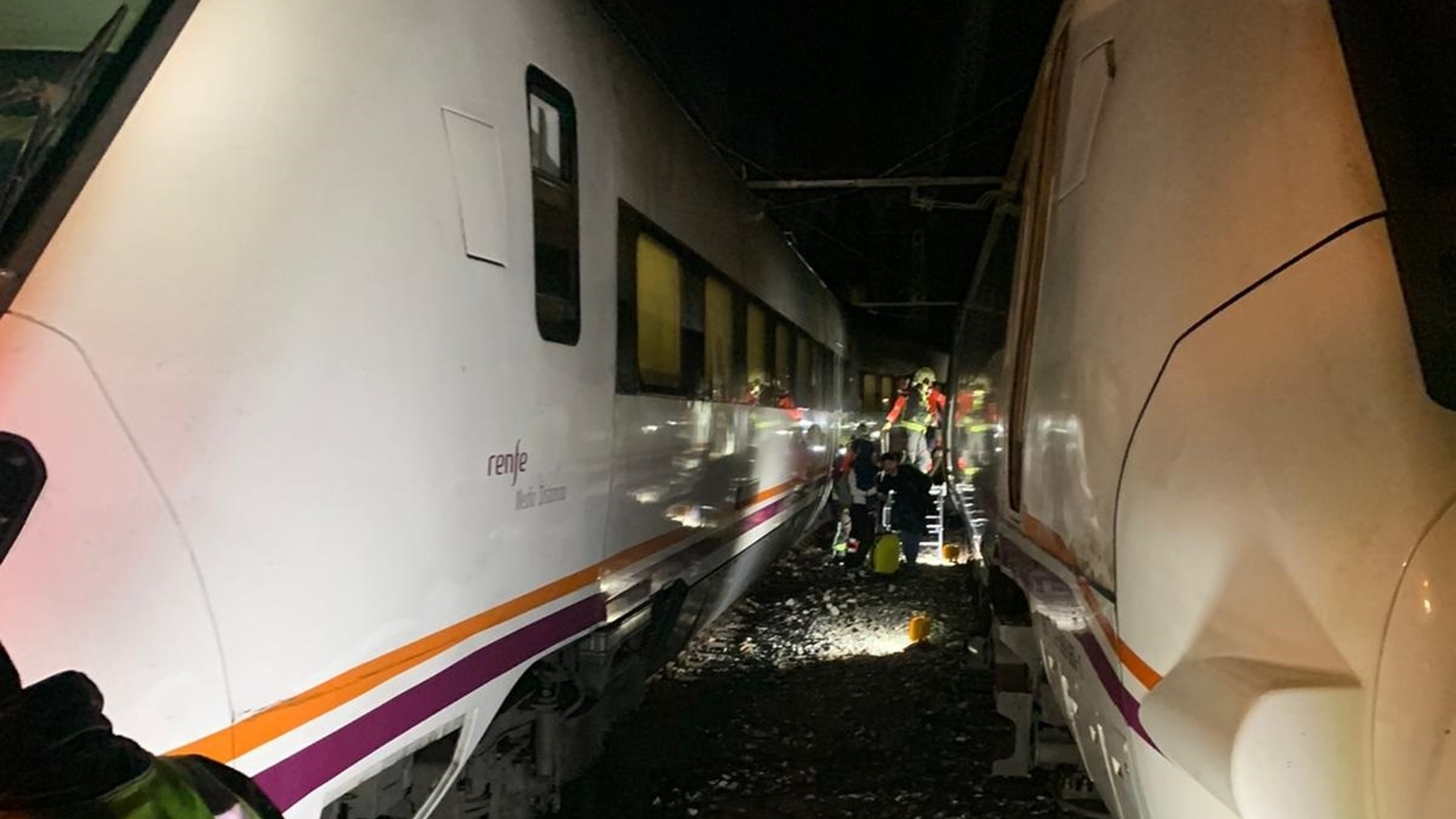 Evacuados los pasajeros tras un choque de dos trenes en los túneles de El Chorro, en Álora (CPB).