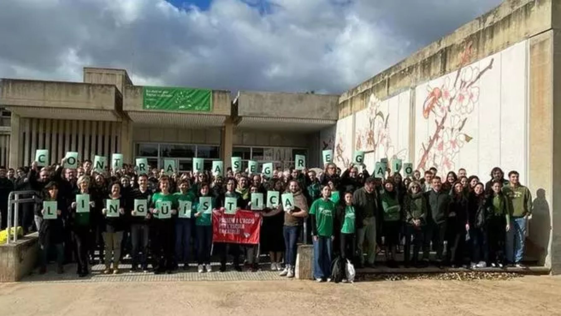 Concentración de la comunidad universitaria de Baleares en defensa de la enseñanza en catalán.