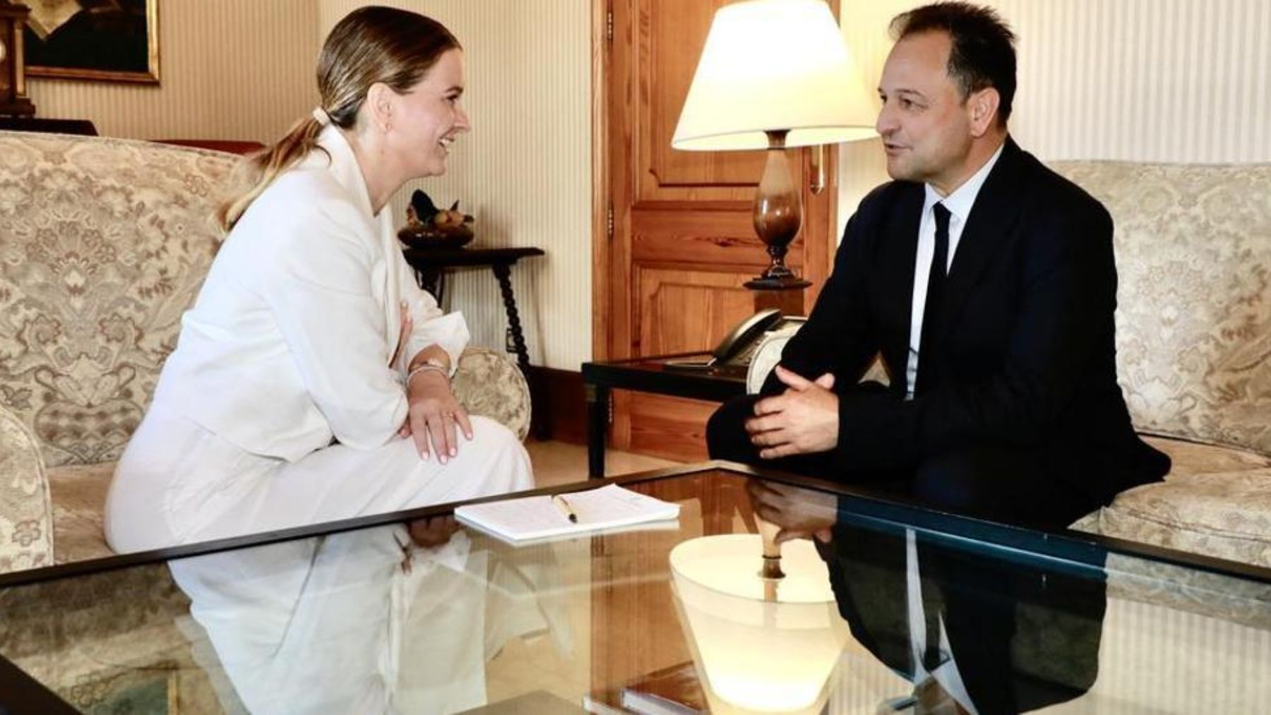 La presidenta de Baleares, Marga Prohens, con el presidente del Consell de Formentera, Llorenç Córdoba.