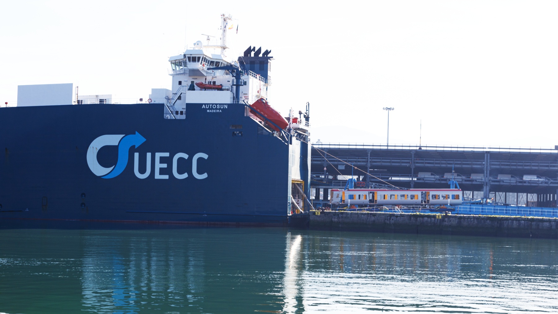 ■	La naviera UECC será la primera empresa en beneficiarse del nuevo punto de suministro eléctrico para reducir el impacto medioambiental y acústico