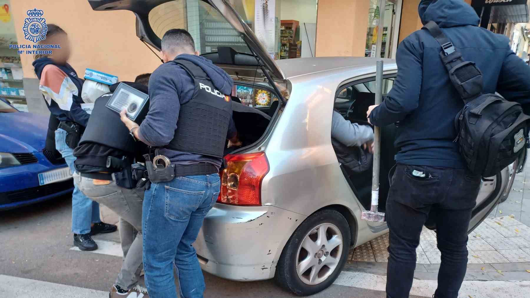 La Policía Nacional ha desmantelado dos organizaciones criminales dedicadas al narcotráfico en Mallorca con hasta 27 detenidos.