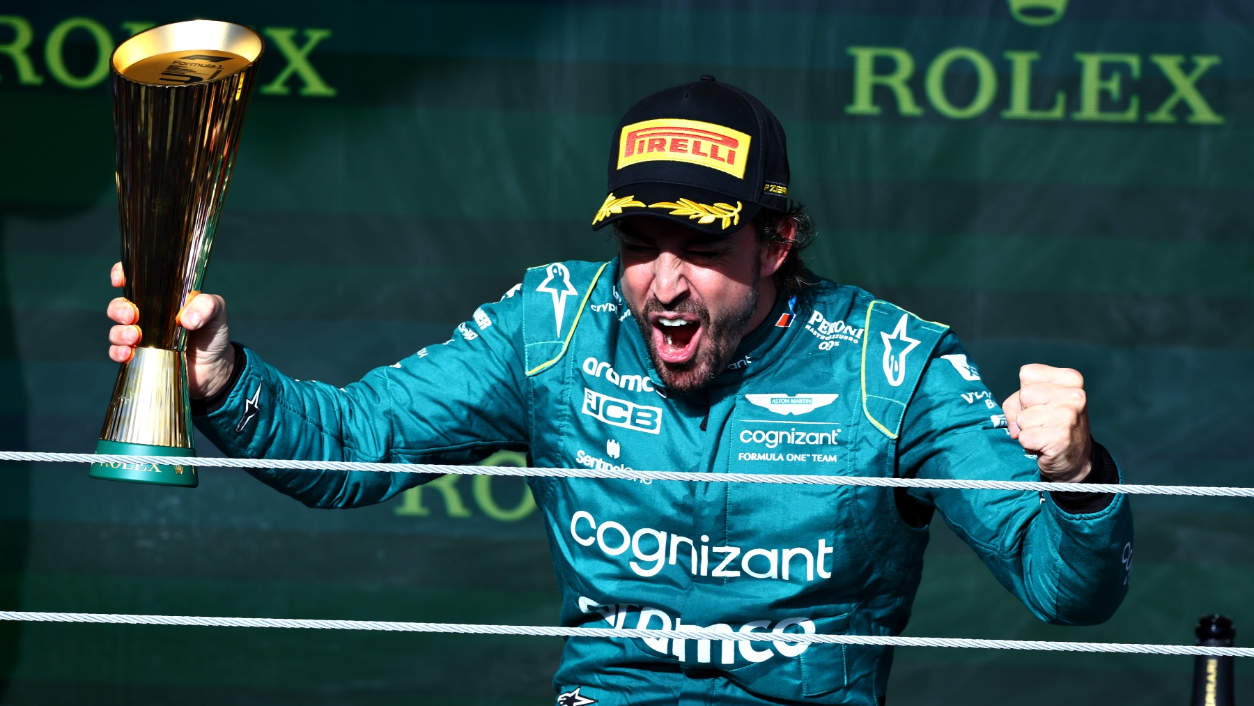 Fernando Alonso celebrando un podio. (Getty)