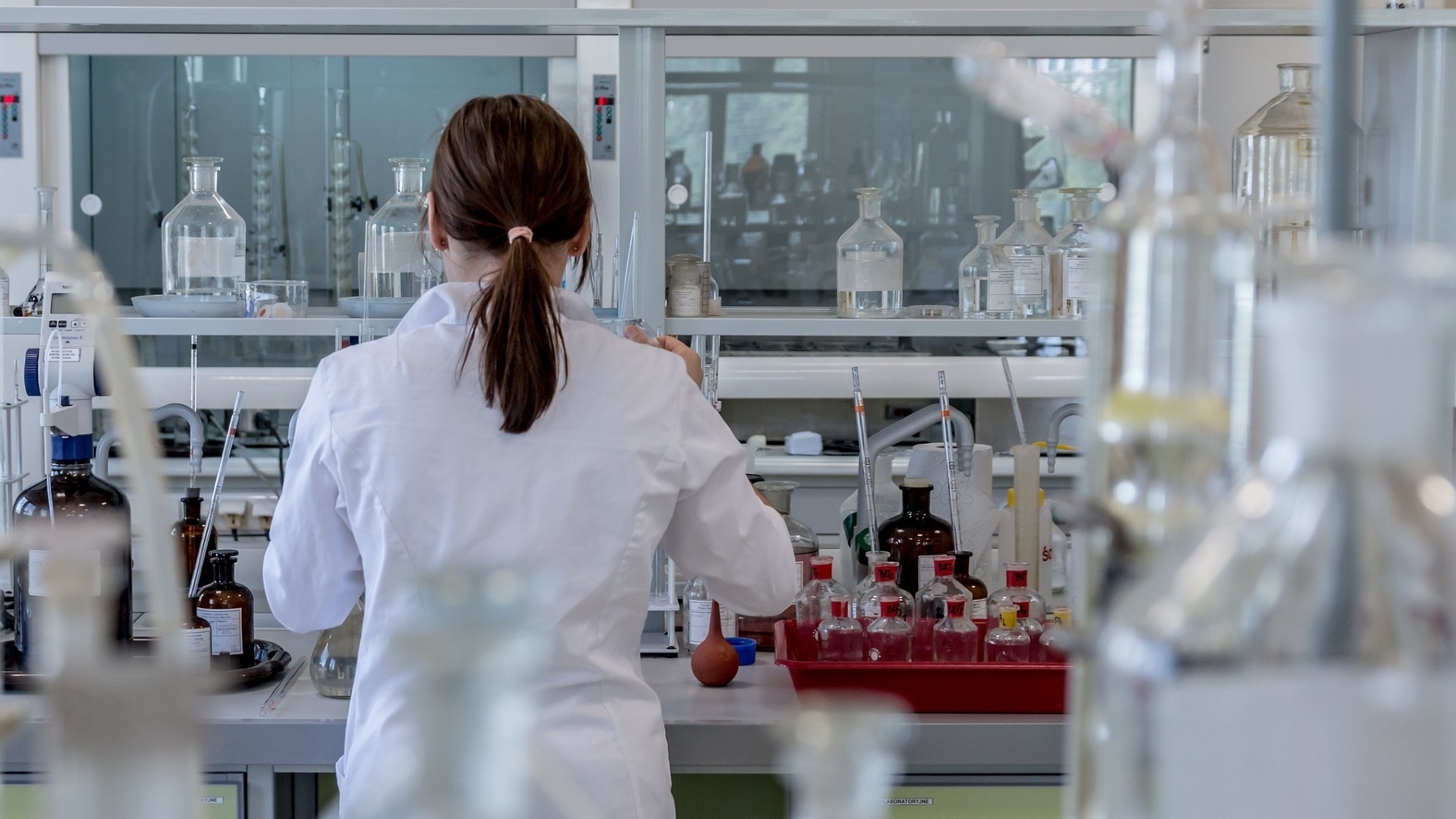 Las universidades públicas podrán contratar a 1.000 jóvenes investigadores con ayudas de la Junta de Andalucía.
