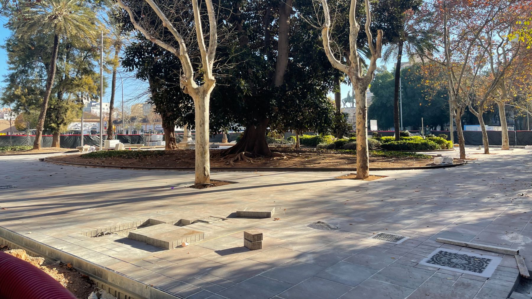 Imagen de las nuevas baldosas de la Plaza de España.