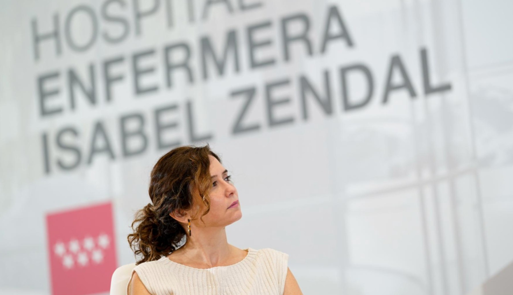 La presidenta de la Comunidad de Madrid, Isabel Díaz Ayuso en el Hospital Zendal de Madrid.
