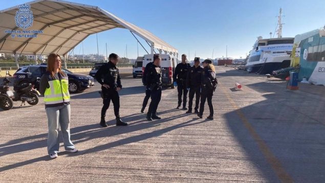 La Policía Nacional detiene al patrón de una patera que transportó a 12 migrantes a Ibiza.