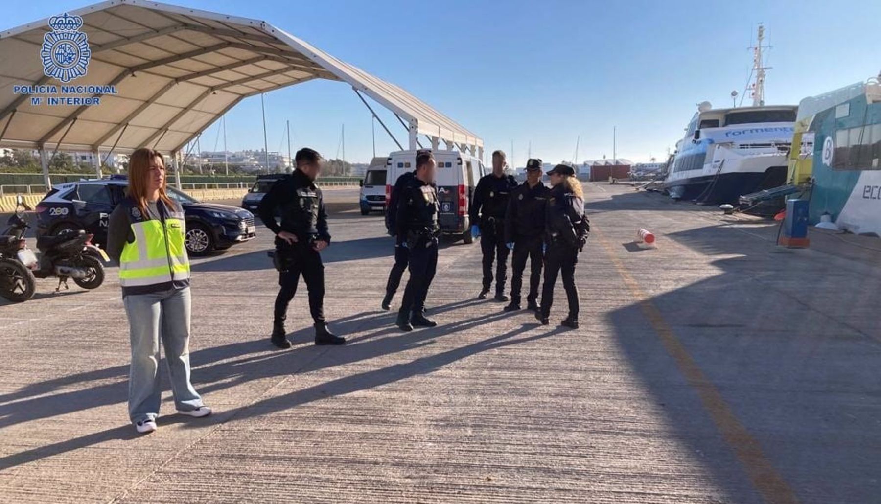 La Policía Nacional detiene al patrón de una patera que transportó a 12 migrantes a Ibiza.