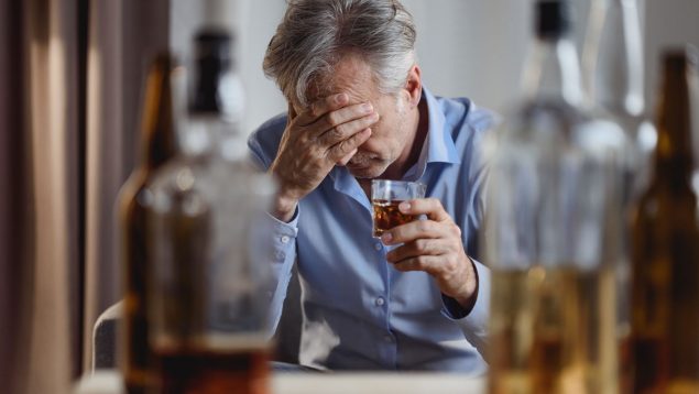 Un estudio desvela si es mejor emborracharse una vez a la semana o beber un poco todos los días