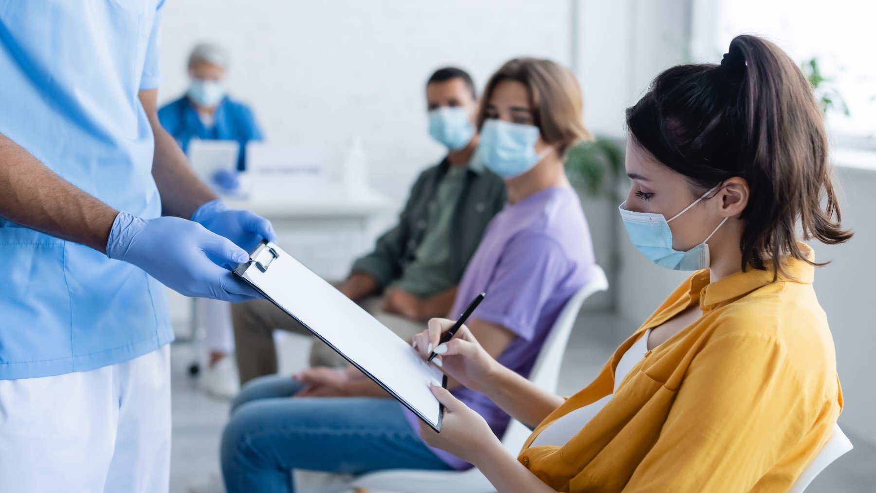 Madrid ya no obliga a utilizar la mascarilla en centros de salud.