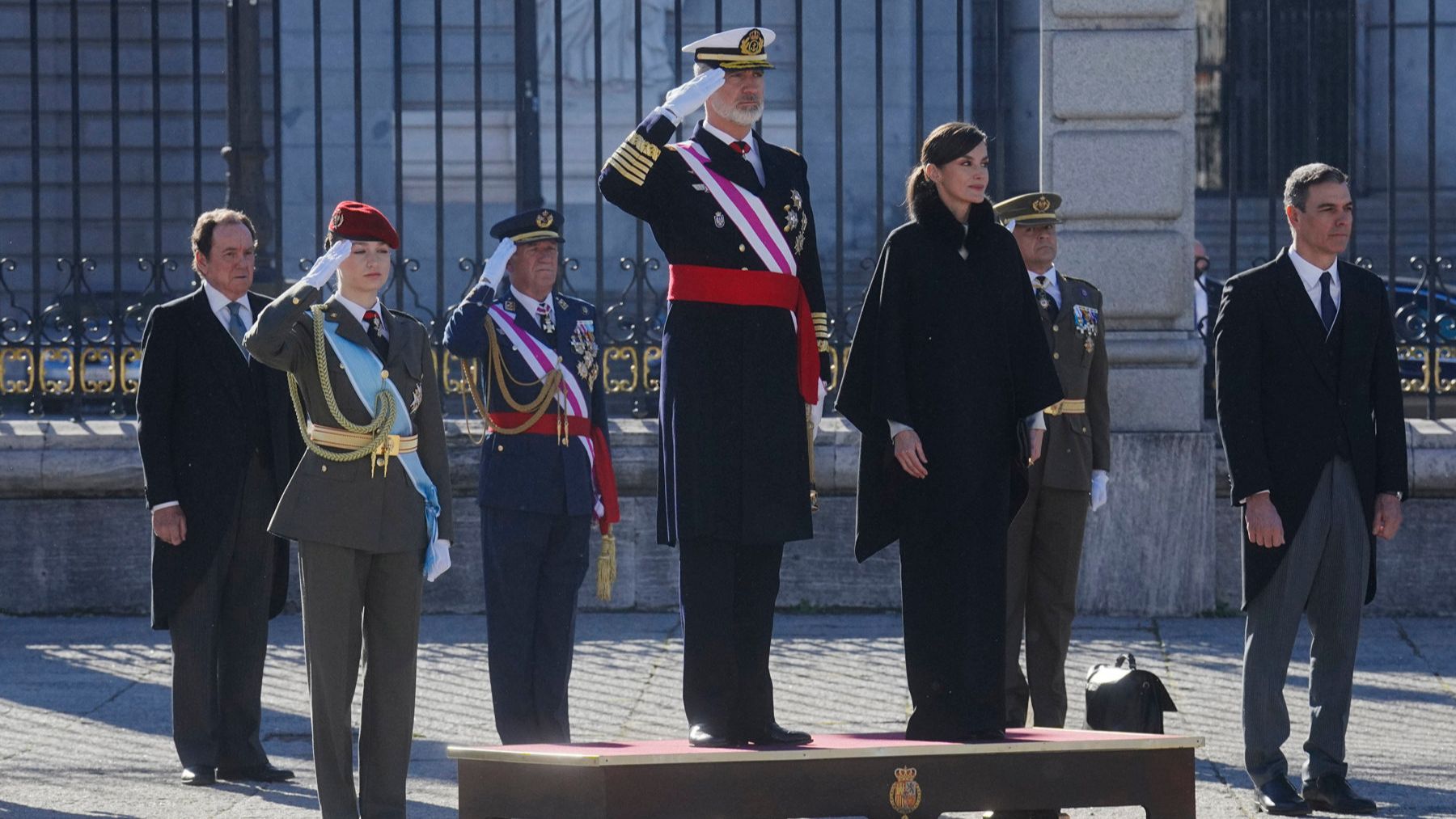 Los Reyes, con la Princesa Leonor y Pedro Sánchez, en la Pascua Militar.