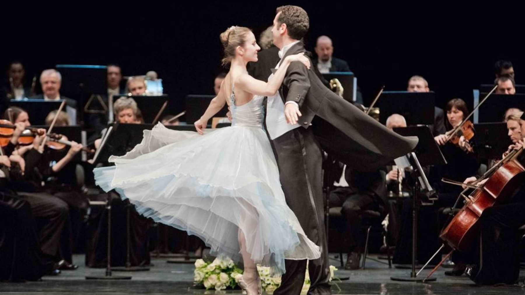 Concierto de Año Nuevo en el Auditórium de Palma a cargo de la Strauss Festival Orchestra y su ballet.