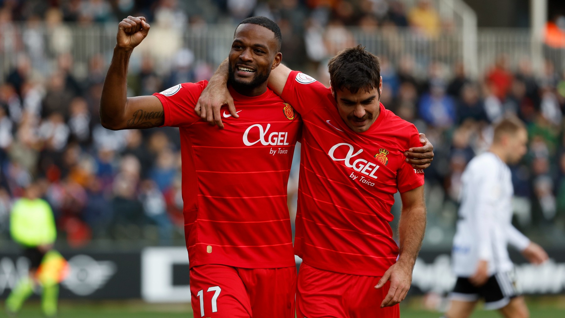 Larin y Abdón, tras marcar el 0-3