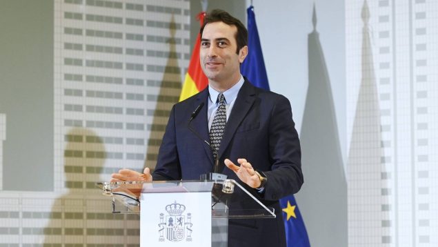 El ministro Cuerpo se enfrenta a Montero y avala en Bruselas la urgencia de reducir del gasto público