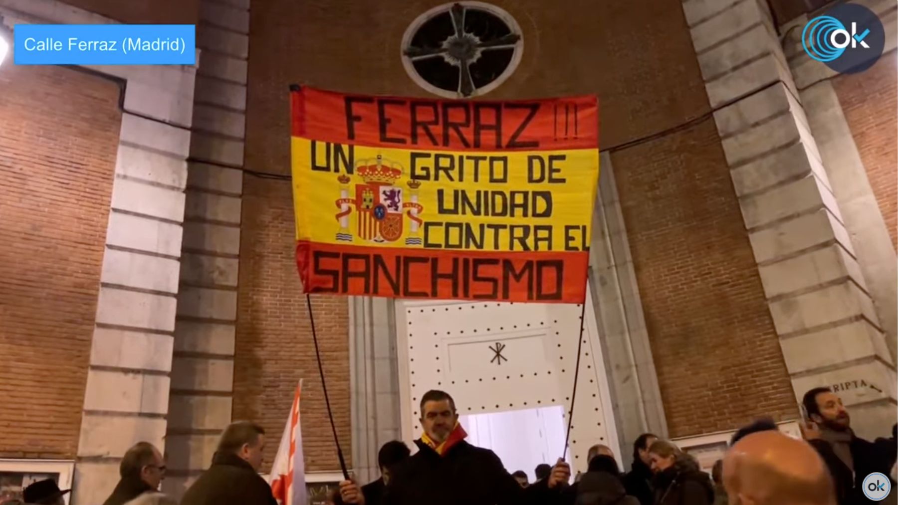 Pancarta contra el sanchismo en Ferraz.
