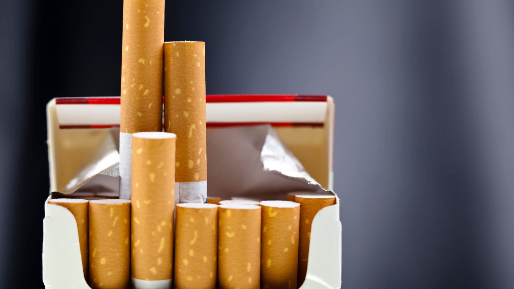 La nueva medida que lo cambia todo para los fumadores: esto es lo que va a pasar con las cajetillas de tabaco