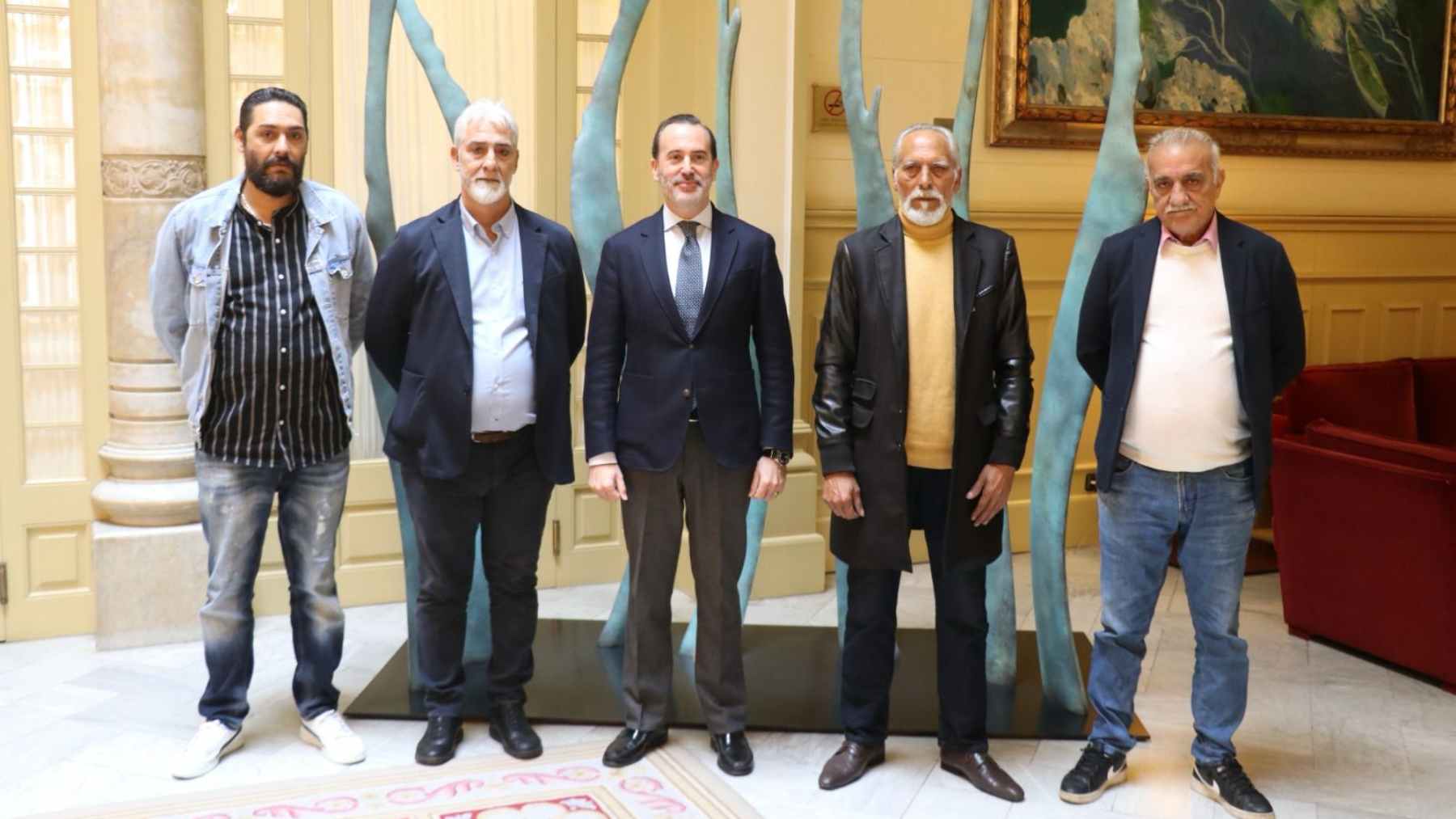 El presidente del Parlament, Gabriel Le Senne, con representantes de la Federación de Entidades Gitanas de Baleares.