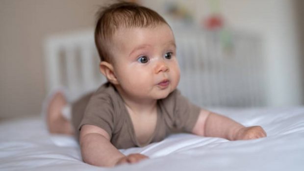 Tummy Time del recién nacido: cuándo empezar y los 8 mejores ejercicios