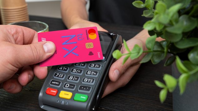 Una tarjeta de débito pensada para los jóvenes: 100% gratis y cero comisiones cuando se usa en el extranjero