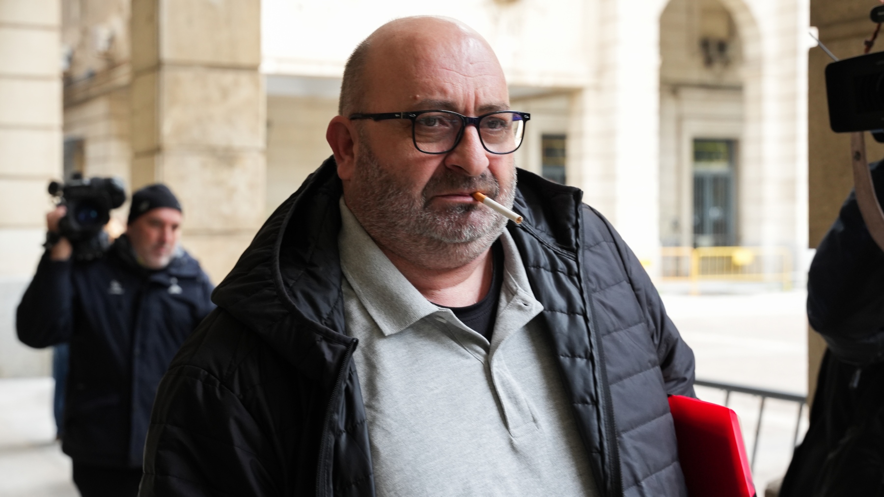 Juan Francisco Trujillo, el ‘chófer de la coca’, saliendo de la Audiencia de Sevilla (Foto: Ep).