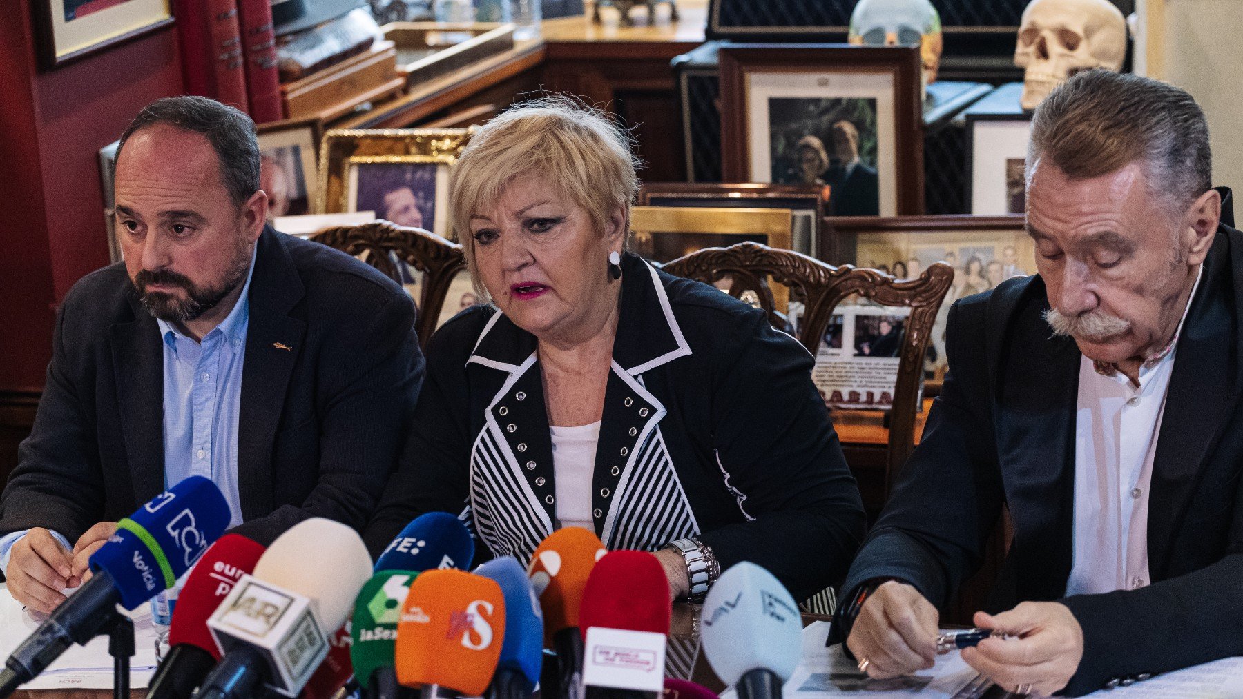 La portavoz de Daniel Sancho con sus abogados. (Foto: Ep)