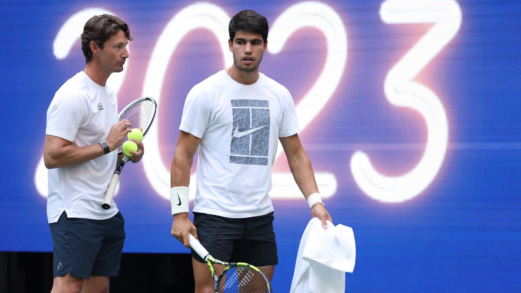 Juan Carlos Ferrero y Carlos Alcaraz, en un entrenamiento. (Getty)