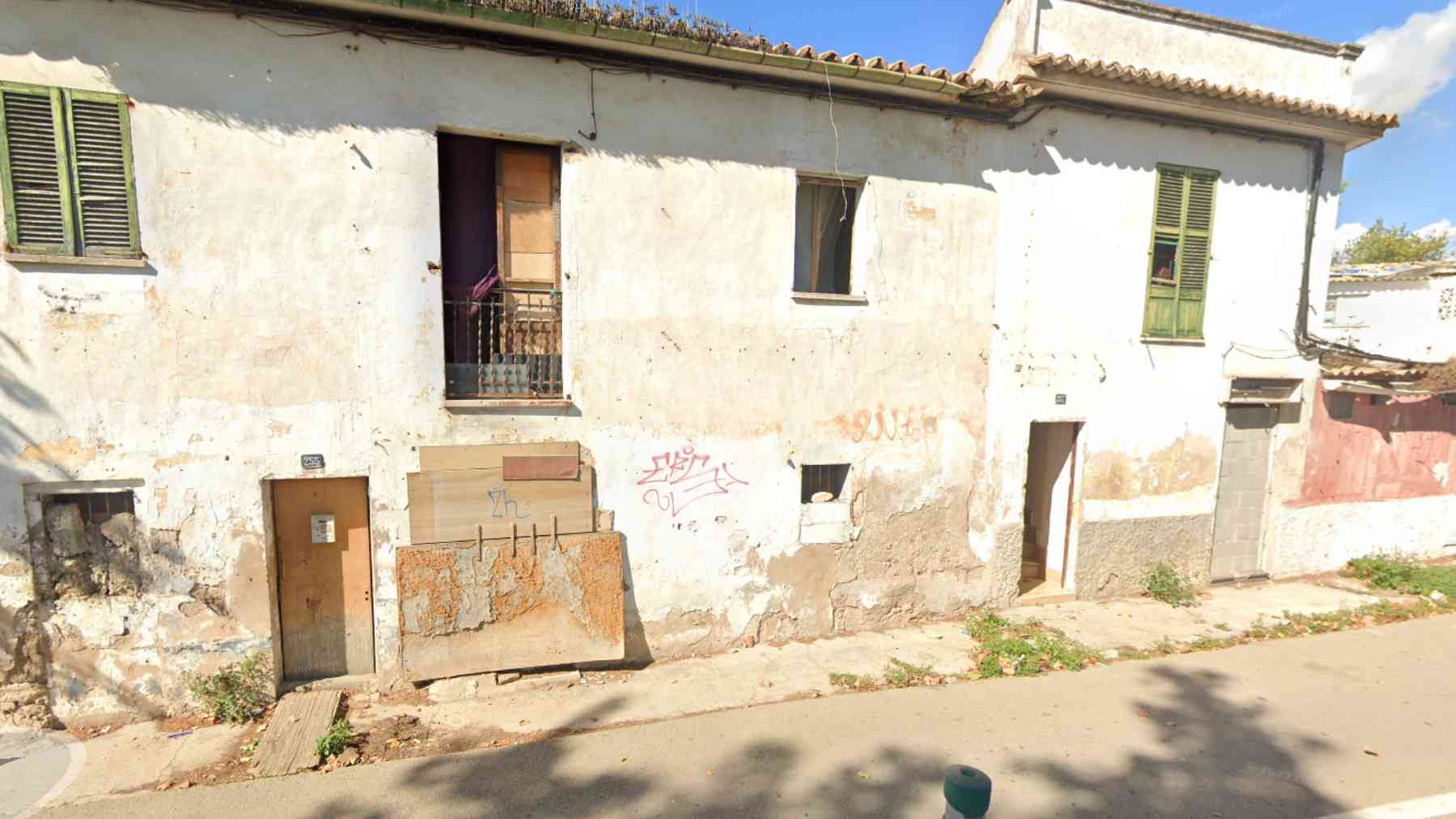 Casa con okupas en la calle Aragón de Palma.