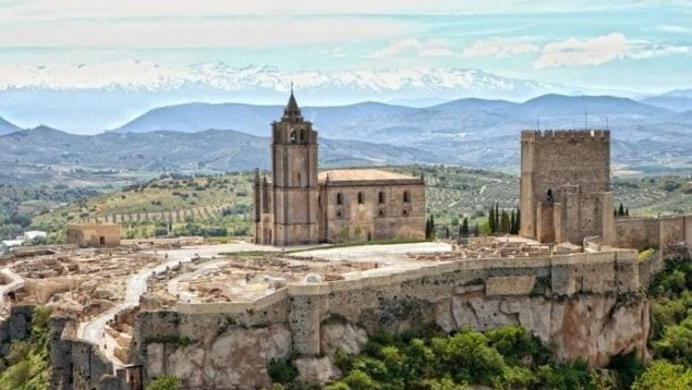 Es el castillo más impresionante de España y dentro esconde una villa fortificada