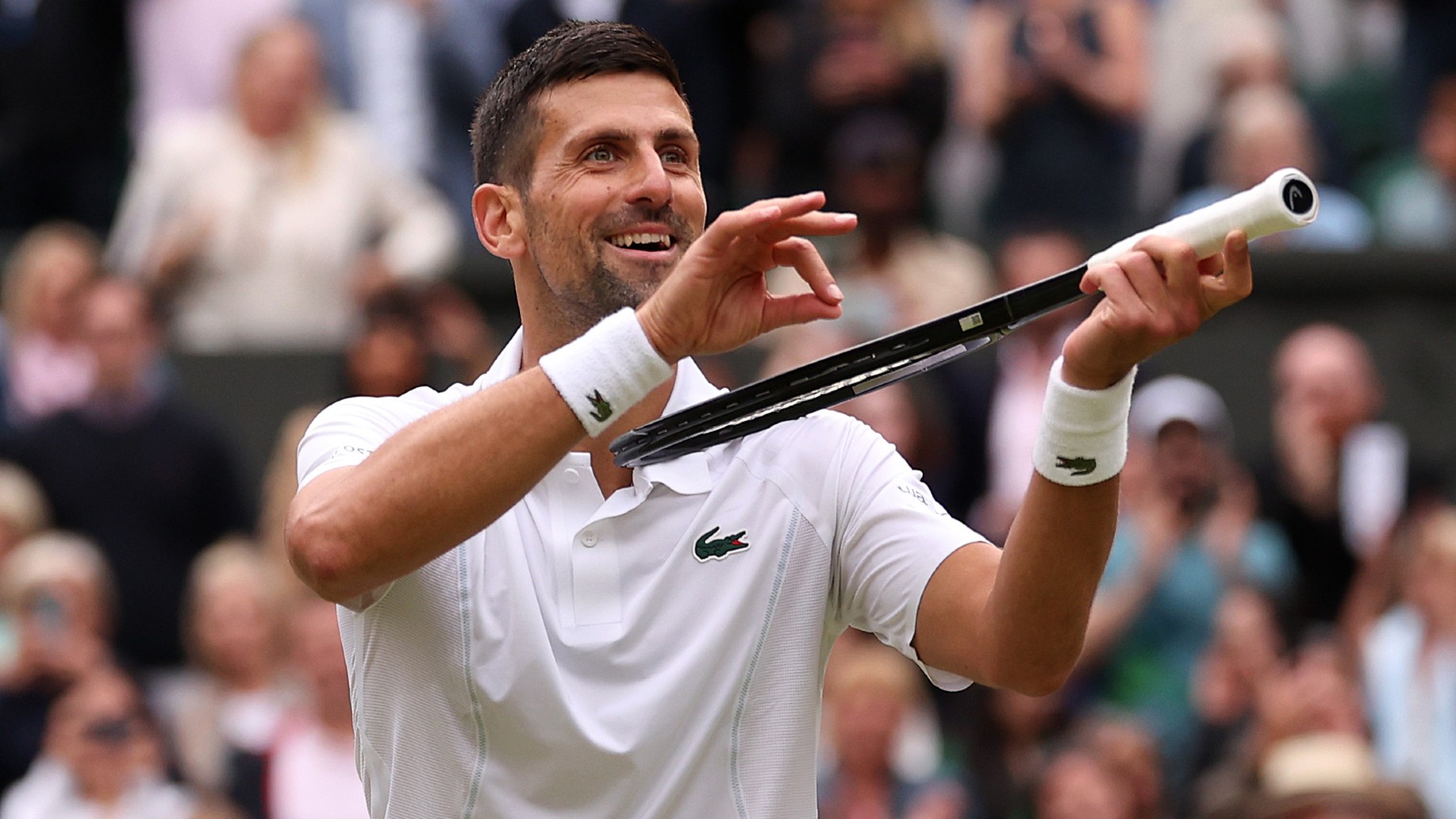 Novak Djokovic celebra una victoria en Wimbledon. (Getty)