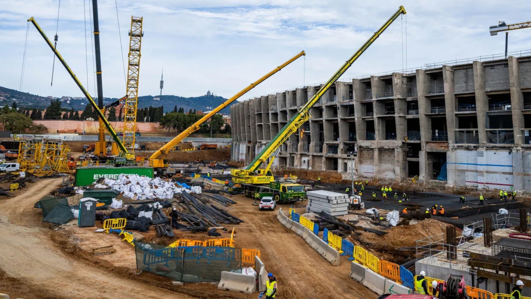 Obras en los exteriores del Camp Nou. (FCB)