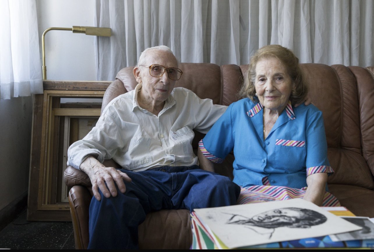 El pintor Luis Torras junto a su mujer.