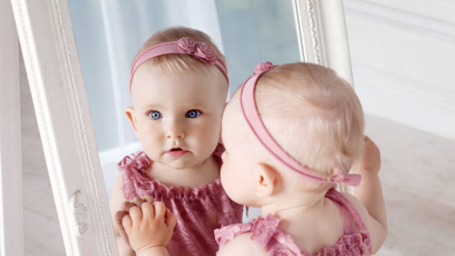 Así pueden ayudarte los espejos en el desarrollo del bebé