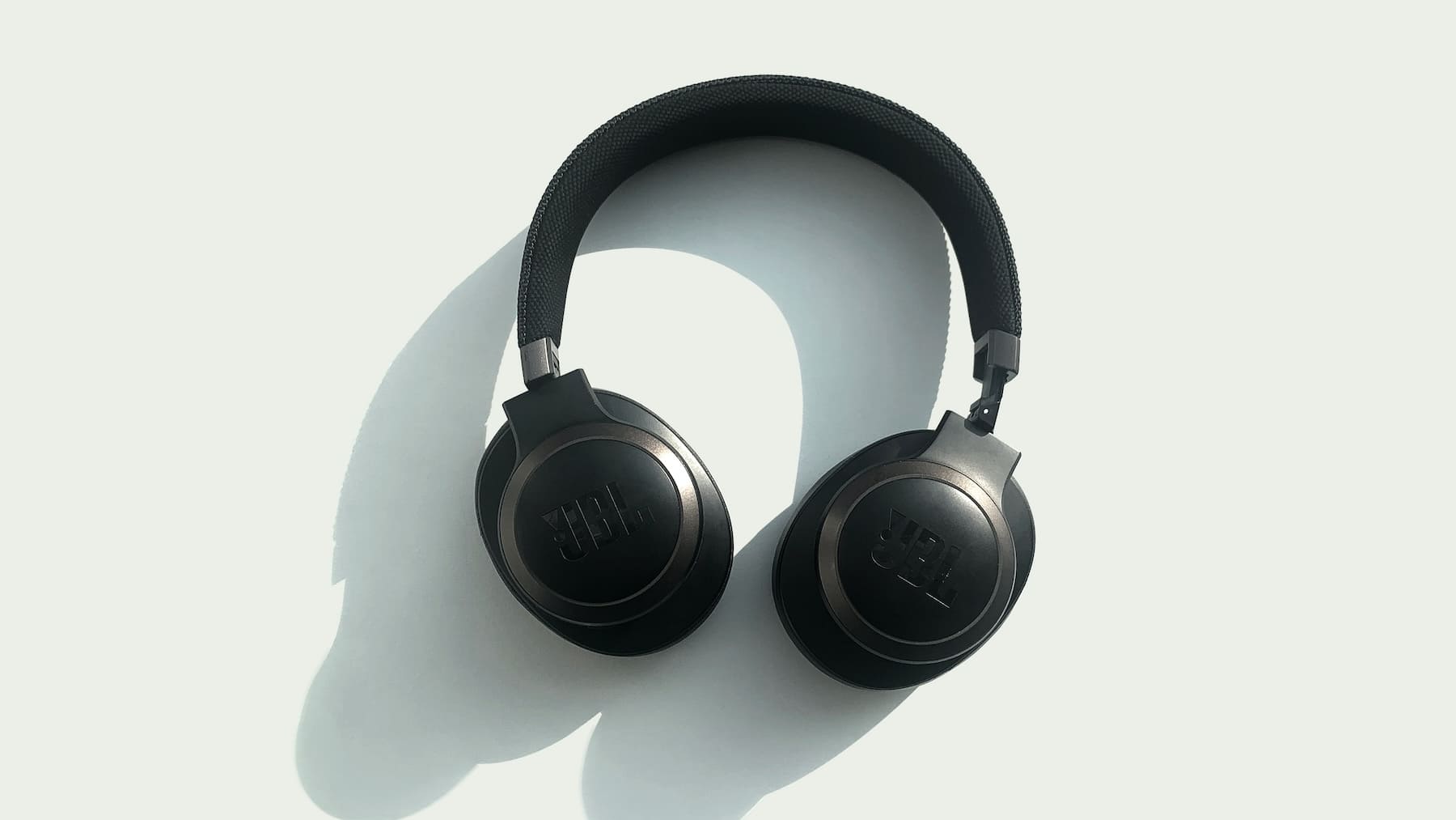 JBL lanza los primeros auriculares inalámbricos del mundo con