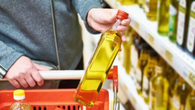 El truco viral de un supermercado para evitar el robo de sus botellas de aceite de oliva