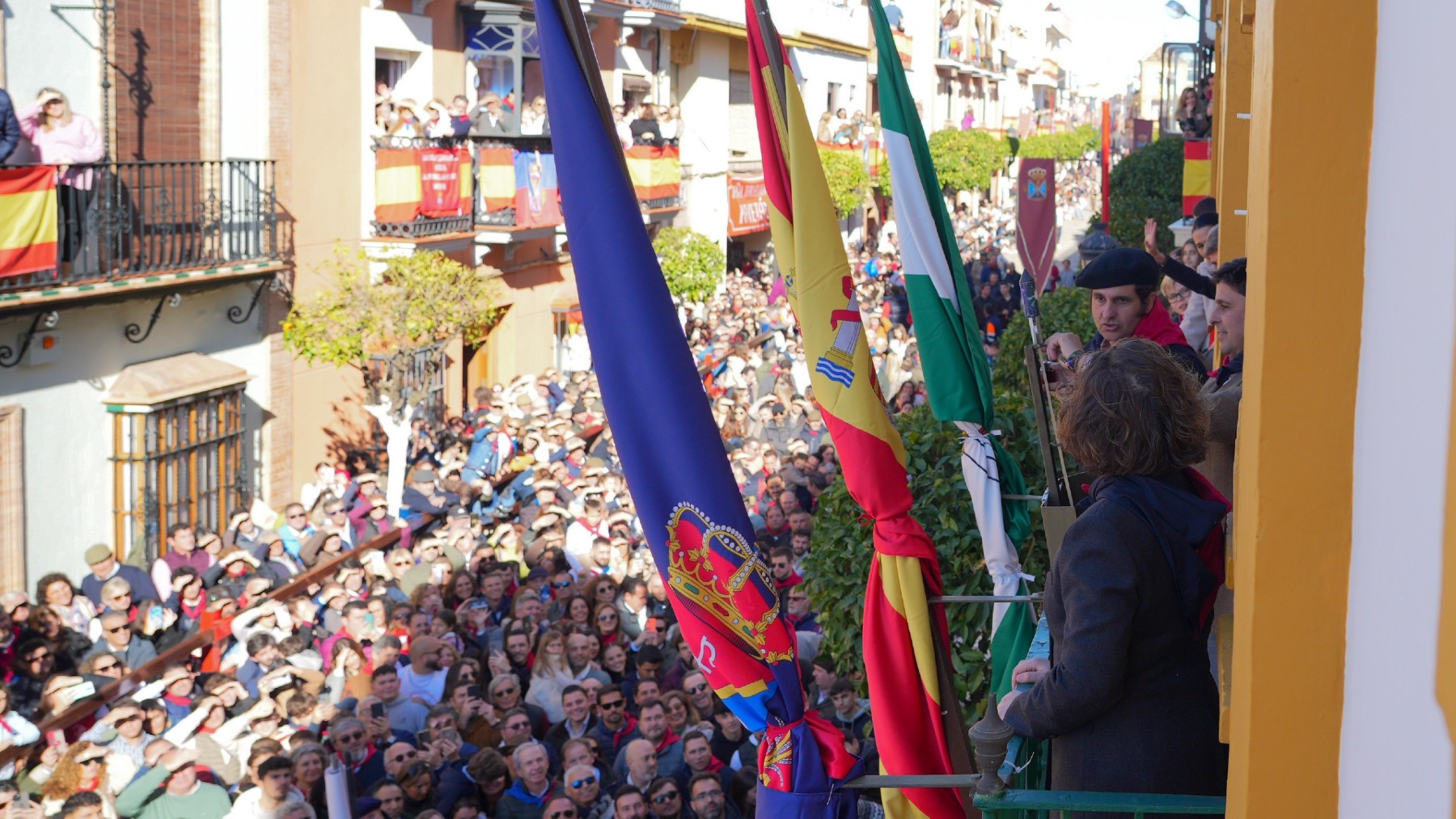 El consejero de la Presidencia, Antonio Sanz, ha asistido al chupinazo de los encierros y suelta de vaquillas celebrados en el municipio sevillano de La Puebla del Río.