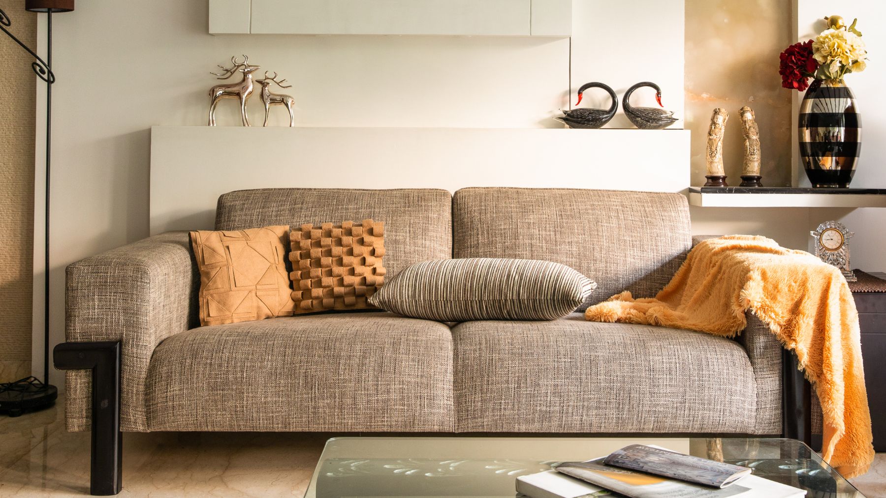 Trucos caseros para limpiar la tapicería de tus sofás y sillas