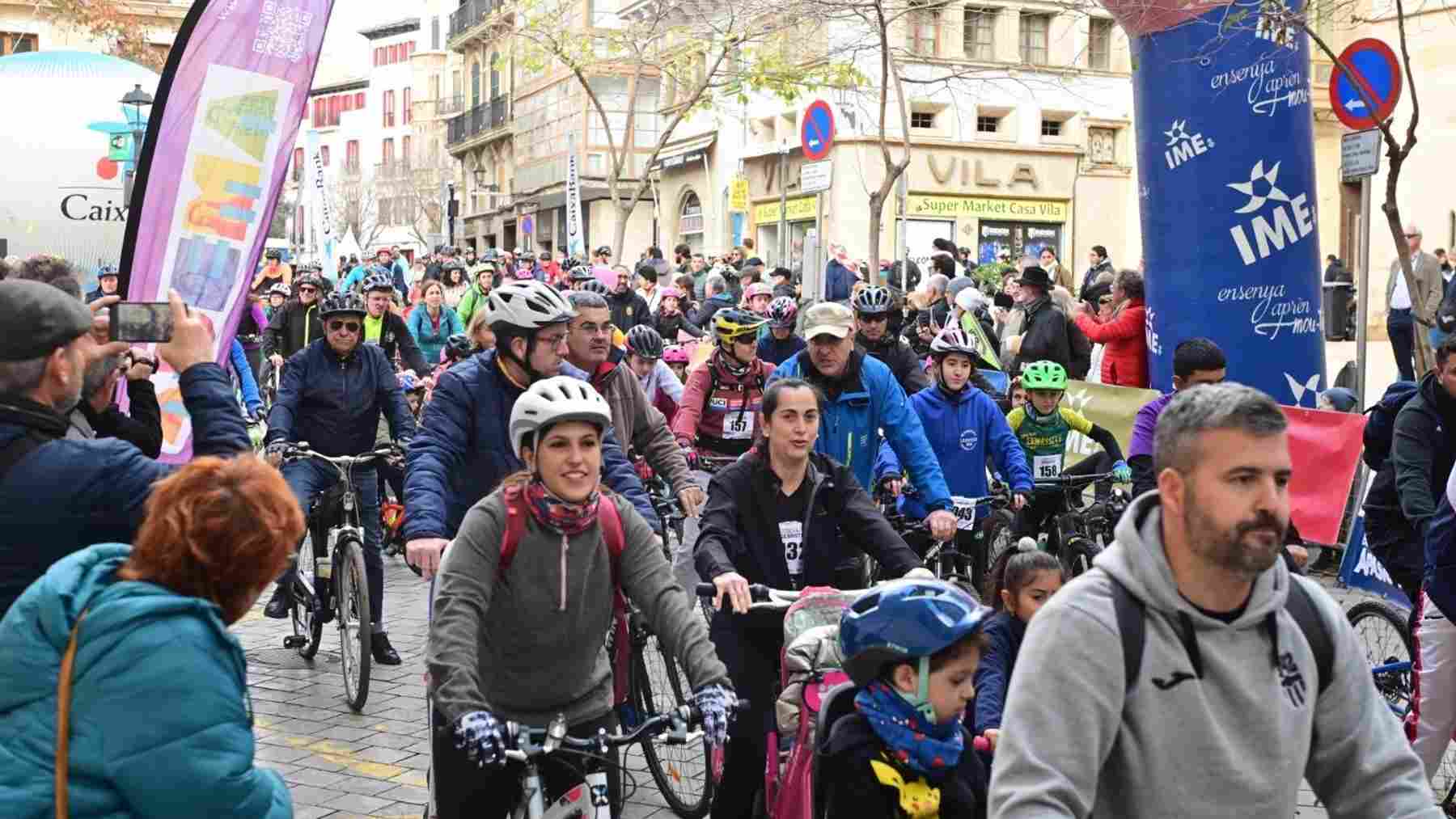 Participantes en la Diada Ciclista de Palma celebrada este 20 de enero.