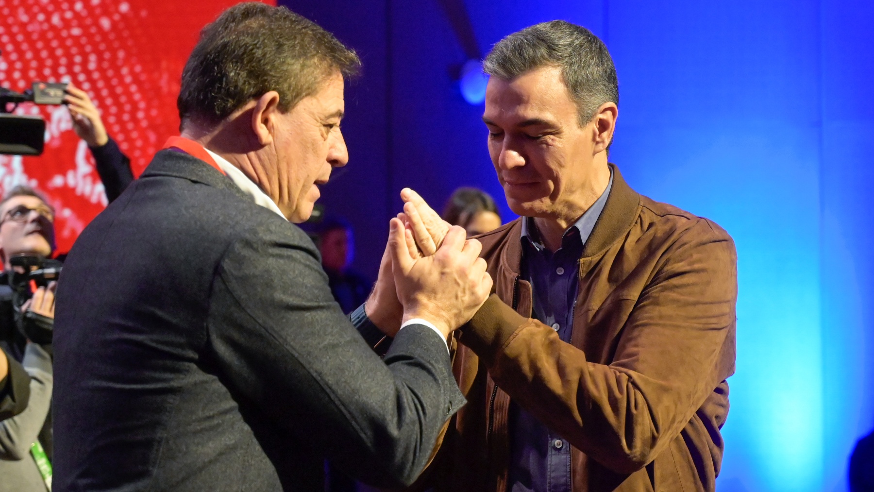 Pedro Sánchez y su candidato para la Xunta de Galicia, José Ramón Gómez Besteiro. (Foto: Ep)