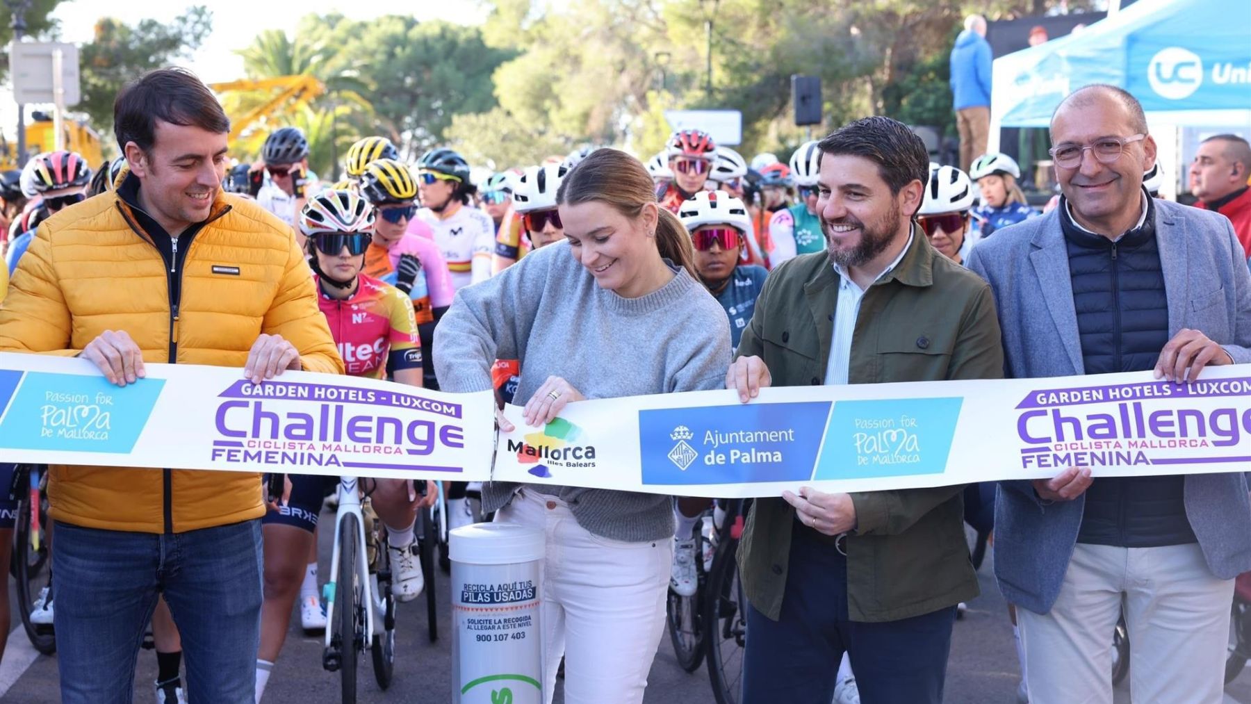 Govern, Marga Prohens, corta la cinta de la Challenger Ciclista Mallorca Femenina.