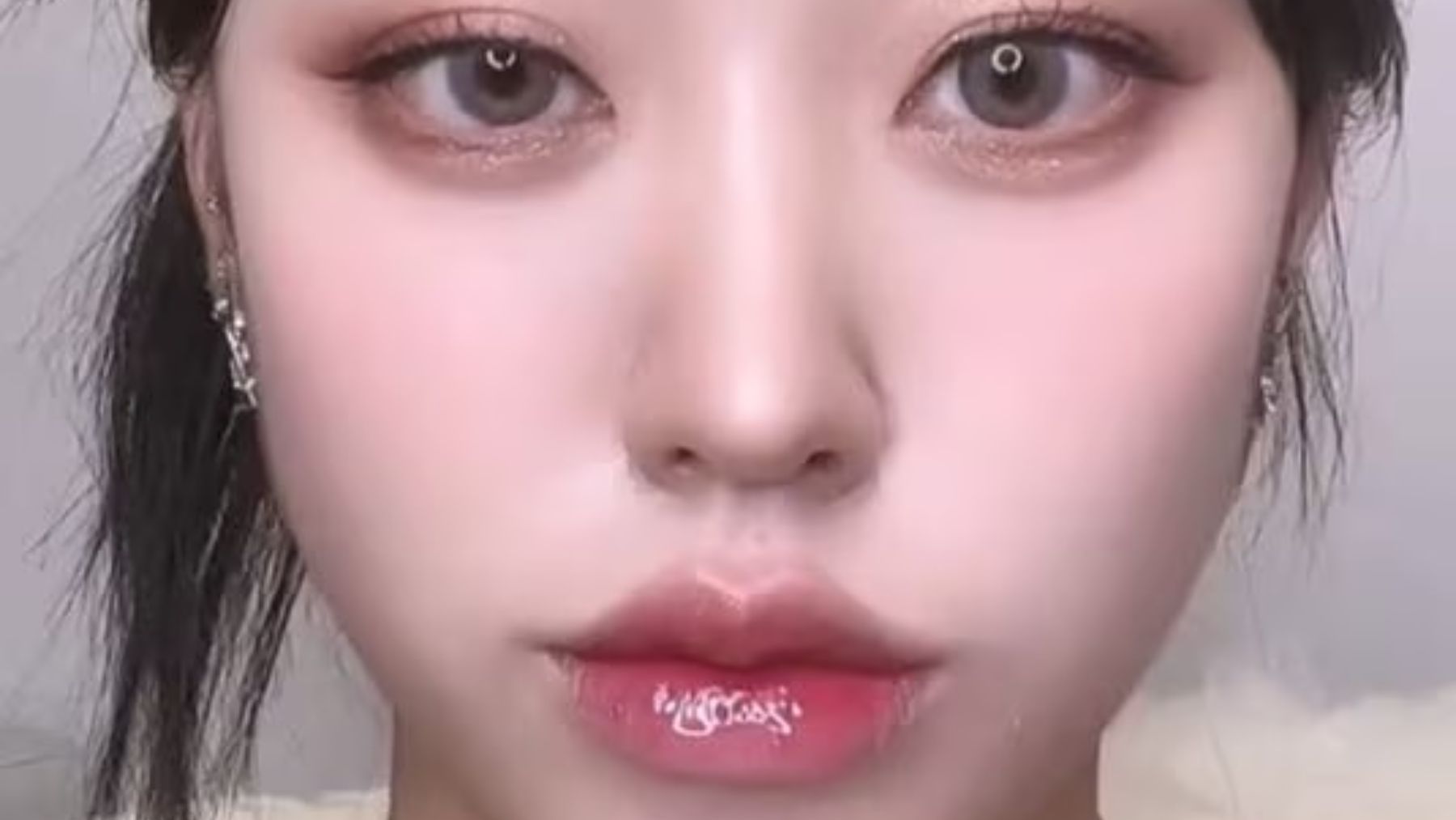 Qué son y cómo hacer los labios coreanos / Foto: TikTok @jooshika