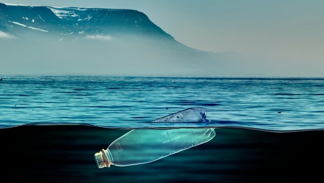 Mar Botellas plástico