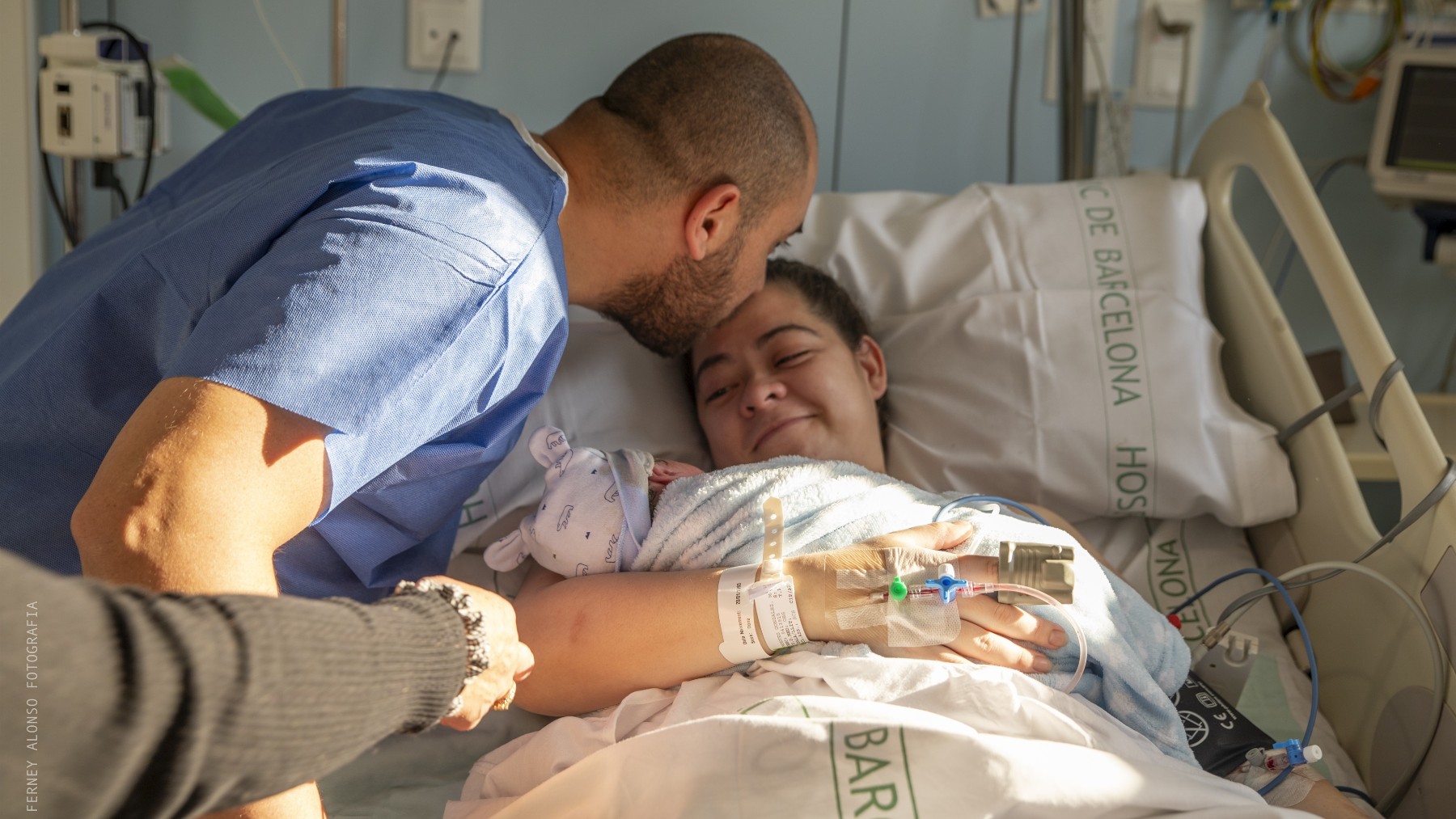 Nace un bebé de la segunda mujer trasplantada de útero en España.