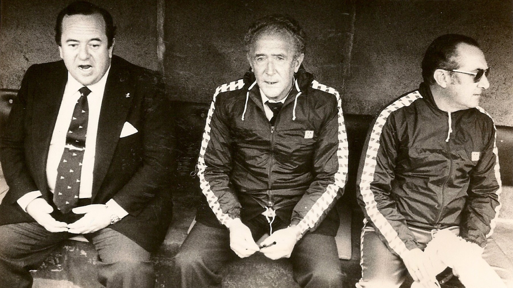 Manuel Zubiría ejerciendo como directivo en el banquillo del Betis en 1981. (realbetisbalompie.es)