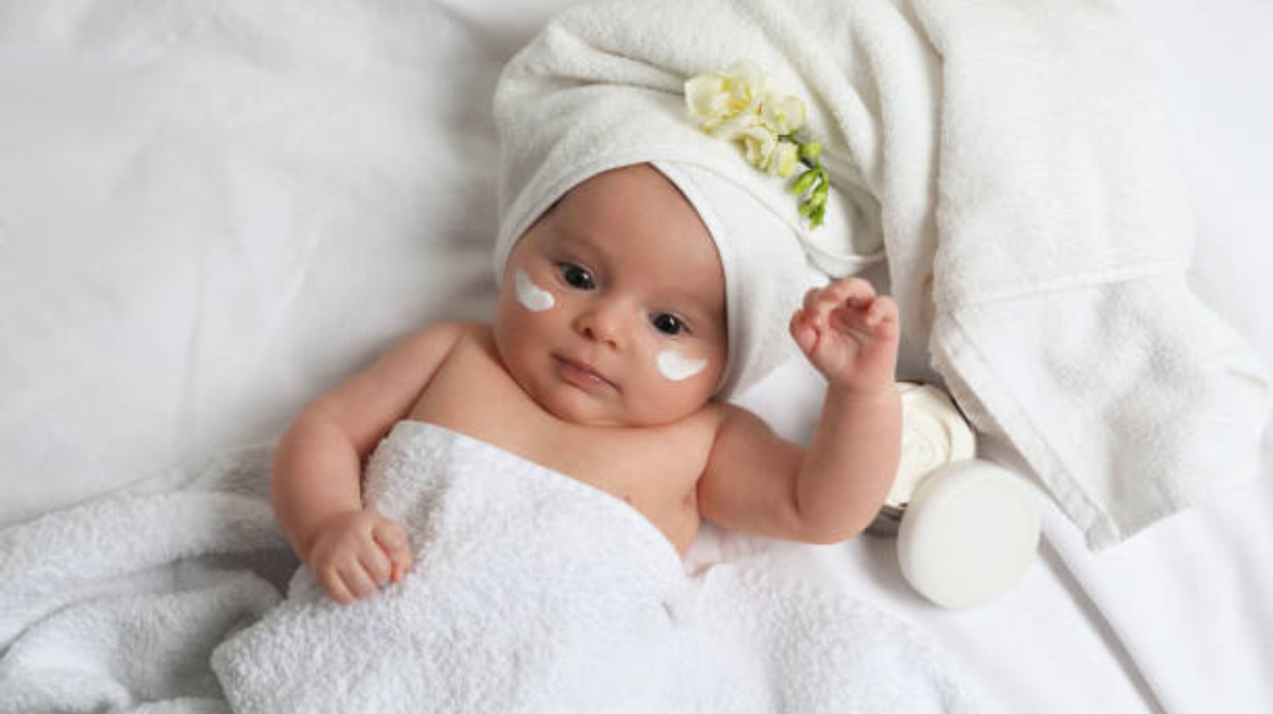 Descubre los pasos para cuidar la piel del bebé al completo